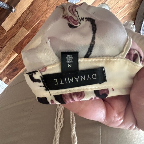 Ladies Dress/Casual blouse. Cream/white, purple flowers. Keyhole back. EUC Sz M - Picture 5 of 6